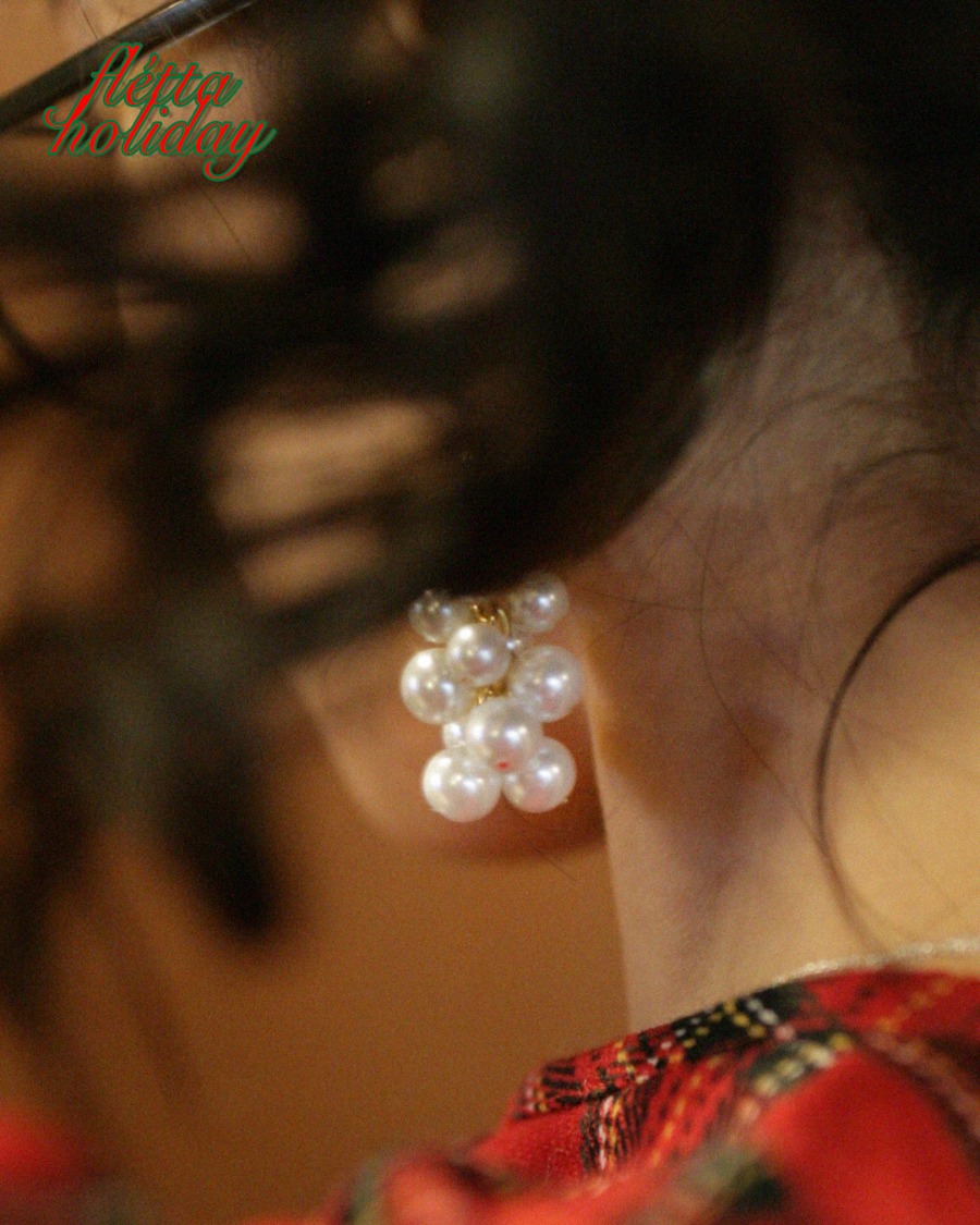 flétta white pearl dangles earring